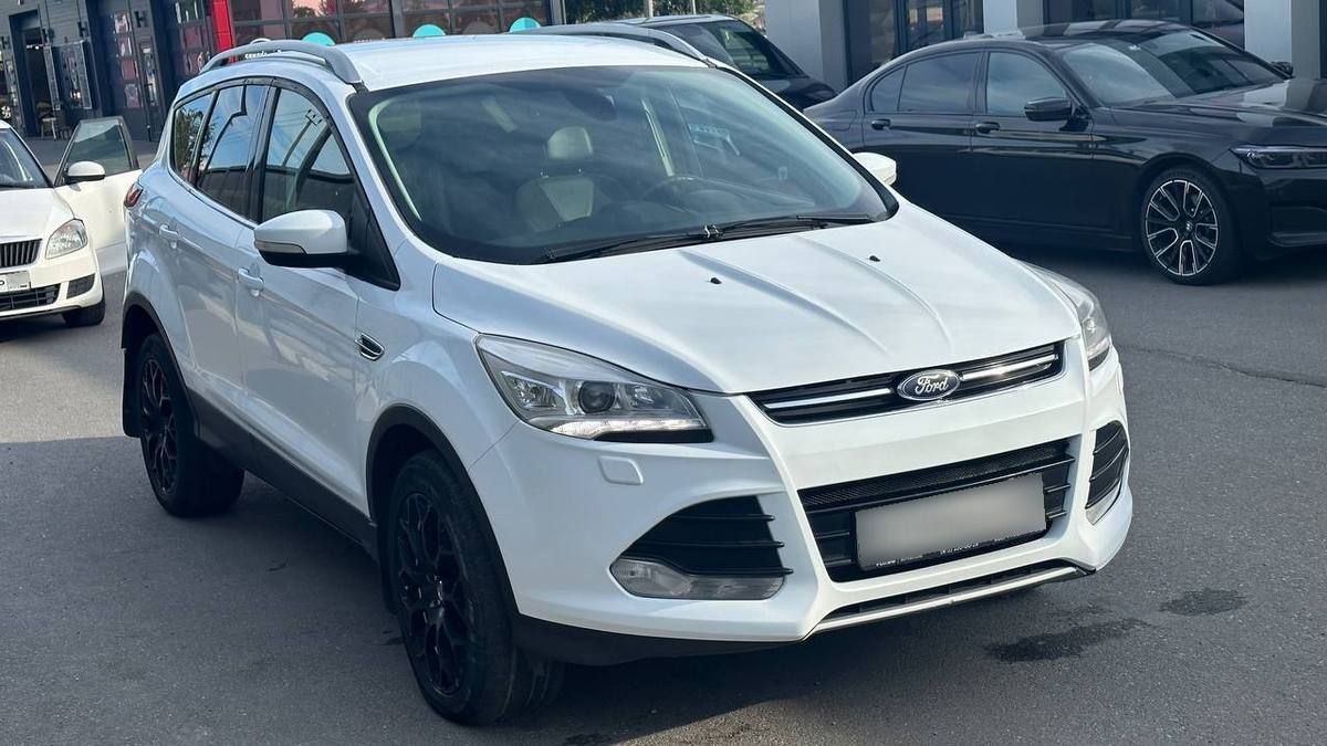 Купить Ford Kuga II внедорожник 5 дв., 2013 года, цвет: Белый, за 1050000  руб. в Санкт-Петербурге